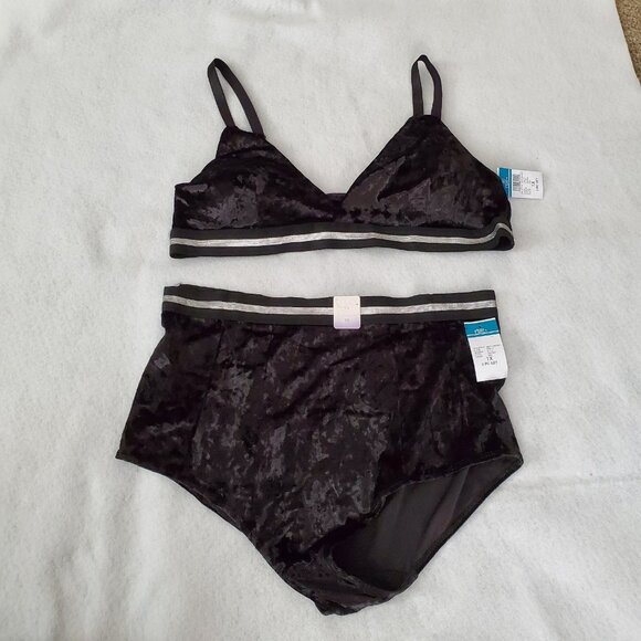rue21 Other - Panty & Bra Set 1X Black Velour Silver Trim Sexy rue21